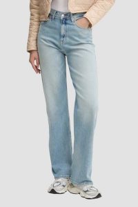 TOMMY JEANS Błękitne jeansy damskie. Niebieskie jeansy Tommy Jeans, bez wzorów, z bawełny. W wyprzedaży za 261,99 zł.