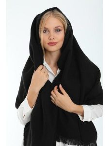 Lucky Bees Szal w kolorze czarnym - 180 x 70 cm rozmiar: onesize. Czarne szaliki Lucky Bees, bez wzorów, z materiału. Za 113,10 zł.