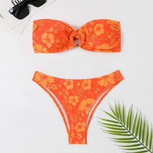 Dwuczęściowy strój kąpielowy bez ramiączek z elastycznego materiału na lato Brigitte. Bikini Intica, bez wzorów. Za 149,00 zł.
