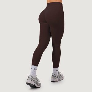 Legginsy damskie fitness bezszwowe z wysokim stanem Mocha NEO. Brązowe legginsy GYMBEAM, bez wzorów, z elastanu, z podwyższonym stanem. Za 112,90 zł.