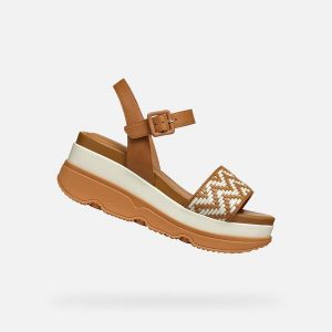 Sandały GEOX D GARDENIA Brązowy. Brązowe sandały Geox, bez wzorów, ze skóry, bez obcasa, bez zapięcia. Za 469,99 zł.