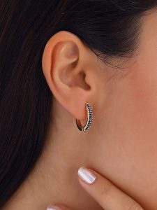 Nakkash Pozłacane kolczyki-kreole z cyrkoniami rozmiar: onesize. Żółte kolczyki Nakkash, z cyrkonią, pozłacane. Za 52,05 zł.