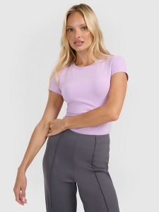 4F T-shirt slim gładki damski - fioletowy XL. Fioletowe t-shirty 4f, xl, bez wzorów, bez kołnierzyka, bez ramiączek. Za 49,99 zł.