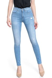 WRANGLER HIGH RISE SKINNY INDIGO BEACHES W27HGU241 112128082. Niebieskie rurki Wrangler, z jeansu. W wyprzedaży za 89,99 zł.