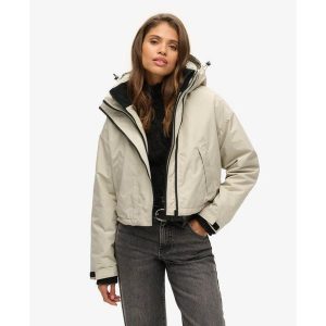 Damska kurtka wodoodporna Superdry SD-Windcheater. Szare kurtki Superdry, bez wzorów, bez kaptura. W wyprzedaży za 349,00 zł.