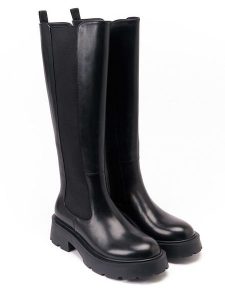 British Passport Skórzane kozaki w kolorze czarnym rozmiar: 37. Czarne kozaki British Passport, na zimę, bez wzorów, bez obcasa, bez zapięcia. Za 616,40 zł.