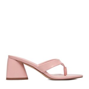 Japonki JENNY. Czerwone klapki Jenny, bez wzorów, bez obcasa. Za 119,99 zł.