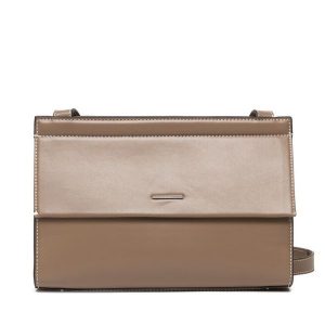 Torebka Calvin Klein. Czarne listonoszki Calvin Klein, bez wzorów, bez dodatków. Za 489,99 zł.