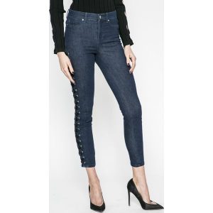 Guess Jeans - Jeansy 1981. Jeansy marki Guess Jeans. W wyprzedaży za 299,90 zł.