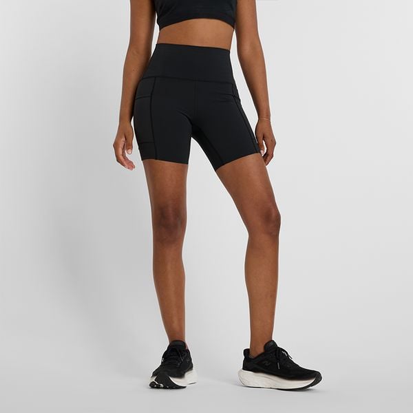 Spodenki damskie New Balance WS51271BK – czarne. Czarne szorty New Balance, bez wzorów, z lycry, z podwyższonym stanem. Za 299,99 zł.