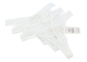 Scandale Le String Sensual 3-pack białe koronkowe stringi, rozmiar M. Białe stringi Erima, bez wzorów, z bawełny. Za 266,99 zł.