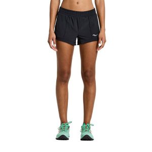 Spodenki do biegania damskie Saucony Outpace 2,5" Split Short. Czarne szorty Saucony, bez wzorów. Za 129,99 zł.