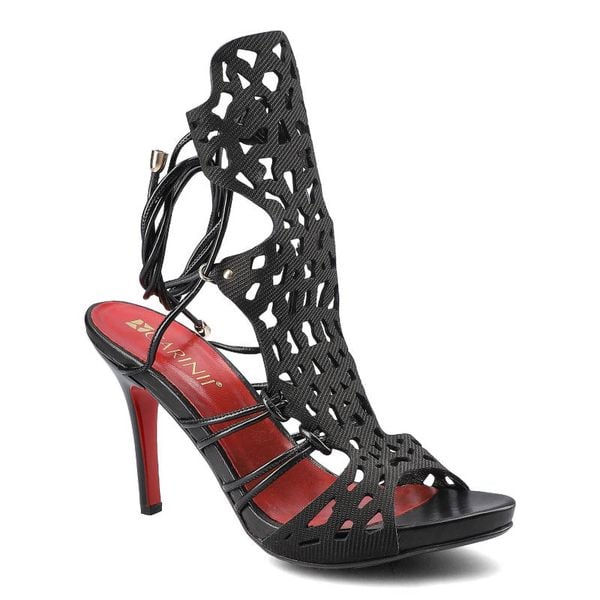 Sandały damskie Carinii, eleganckie i na obcasie, czarne, B3155_-F17-000-000-963. Czarne sandały Carinii, w ażurowe wzory, z materiału, bez obcasa, na obcasie, bez zapięcia. Za 219,00 zł.