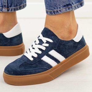 Granatowe skórzane półbuty damskie Cambell 07354. Niebieskie półbuty Cambell, na jesień, w ażurowe wzory, z jeansu, bez obcasa, na płaskiej podeszwie, bez zapięcia. Za 239,00 zł.