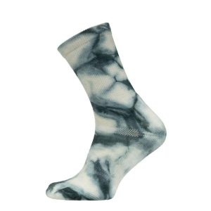 Skarpety Trekkingowe Na Giean Medium Weight Tie-Dyed Crew Monochrome. Szare skarpetki NA GIEAN, bez wzorów. Za 78,99 zł.