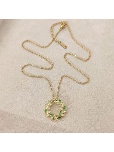 Nakkash Pozłacany naszyjnik z zawieszką - dł. 42 cm rozmiar: onesize. Zielone naszyjniki Nakkash, z cyrkonią, pozłacane. Za 96,60 zł.