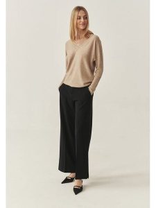 TATUUM Spodnie w kolorze czarnym rozmiar: 46. Czarne spodnie z wysokim stanem Tatuum, bez wzorów, z materiału, z podwyższonym stanem. Za 160,45 zł.