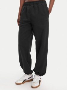 Reebok Spodnie dresowe Reebok x Ewa Chodakowska Ada RK25621CCW Czarny Relaxed Fit. Czarne spodnie dresowe Reebok, s, bez wzorów, z dresówki. Za 249,99 zł.