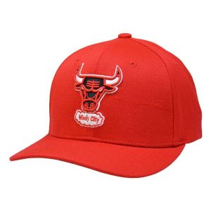 Czapka z daszkiem Mitchell & Ness NBA Chicago Bulls Team Ground 2.-CBUYYPPPRED1. Czerwone czapki MITCHELL & NESS, bez wzorów, sportowe. Za 109,00 zł.
