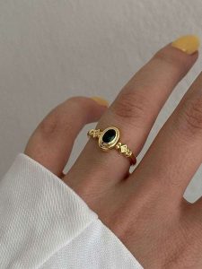 Lodie Silver Pierścionek rozmiar: onesize. Szare pierścionki Lodie Silver, z cyrkonią, z mosiądzu. Za 56,99 zł.