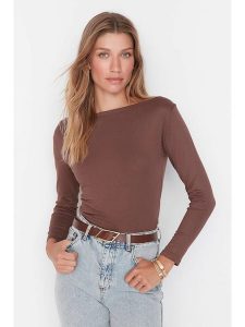 Trendyol Koszulka w kolorze brązowym rozmiar: S. Brązowe bluzki Trendyol, s, bez wzorów, bez kołnierzyka, bez ramiączek. Za 61,17 zł.