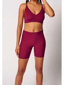 Skiny Szorty w kolorze jagodowym rozmiar: 44/46. Czerwone szorty Skiny, bez wzorów, z podwyższonym stanem. Za 52,99 zł.