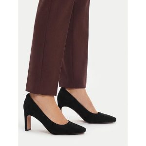 Czółenka Nine West. Czarne czółenka Nine West, bez wzorów, bez obcasa, bez zapięcia. Za 249,99 zł.