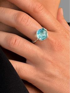 OR Carats Złoty pierścionek z kamieniem szlachetnym rozmiar: 60. Niebieskie pierścionki OR Carats, z topazem, złote. Za 869,99 zł.