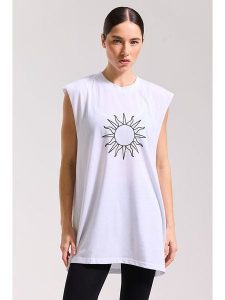 Onamaste Sukienka sportowa "Olivia" w kolorze białym rozmiar: L/XL. Białe sukienki Onamaste, l, bez wzorów, z bawełny, sportowe, bez kołnierzyka, bez ramiączek, sportowe. Za 86,99 zł.