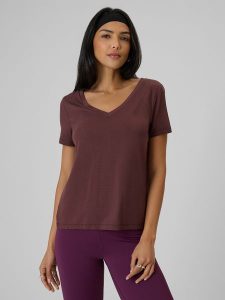 4F T-shirt regular z modalem damski - brązowy L. Brązowe t-shirty 4f, l, bez wzorów, z dzianiny, bez kołnierzyka, bez ramiączek. Za 79,99 zł.