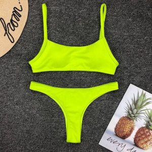Bikini z ramiączkami na lato plażowe Raye. Czerwone bikini Intica, bez wzorów, z materiału. Za 139,00 zł.