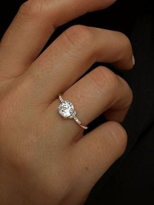 DIA DIAMONDS Pozłacany pierścionek z diamentami i topazem rozmiar: 58. Żółte pierścionki DIA DIAMONDS, z diamentem, pozłacane. Za 259,13 zł.