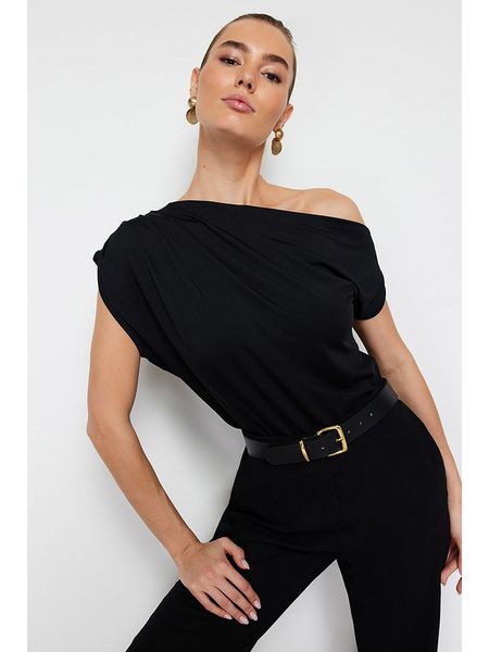Trendyol Bluzka w kolorze czarnym rozmiar: S. Czarne bluzki Trendyol, s, bez wzorów, z asymetrycznym kołnierzem, bez ramiączek. Za 39,21 zł.