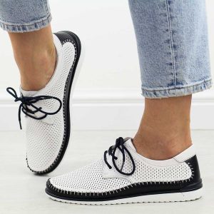 Białe wt/nv skórzane ażurowe półbuty damskie T.Sokolski W26-01. Białe półbuty Sokolski, na lato, w ażurowe wzory, z jeansu, z okrągłym noskiem, bez obcasa, bez zapięcia. Za 209,00 zł.