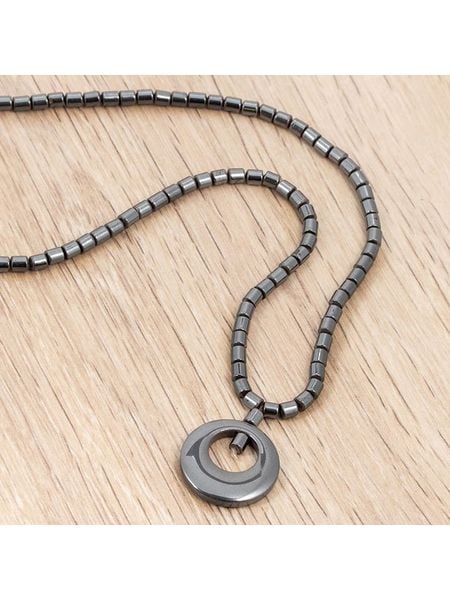 MENTHE À L'O Naszyjnik z hematytami - dł. 42 cm rozmiar: onesize. Szare naszyjniki MENTHE À L'O, z hematytem, z mosiądzu. Za 83,03 zł.