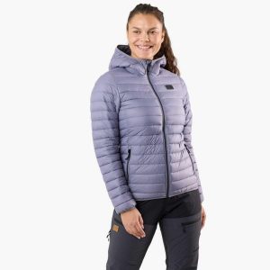 Kurtka outdoor hiking damska Swedemount Lofoten Hood Jacket wodoodporna. Czerwone kurtki SWEDEMOUNT, bez wzorów, z puchu, bez kaptura. Za 499,99 zł.