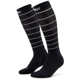 Damskie długie skarpety do biegania kompresyjne odblaskowe PRO Run CEP. Czarne skarpetki CEP, bez wzorów, z elastanu. Za 244,00 zł.