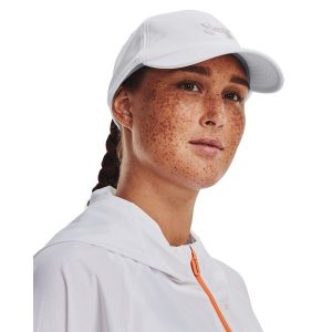 Czapka z daszkiem damska Under Armour Blitzing. Czapki Under Armour, bez wzorów, ze skóry, sportowe. Za 69,99 zł.