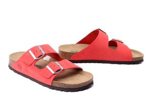 DR. BRINKMANN 700696-04 rot, klapki damskie. Czerwone klapki Dr. Brinkmann, bez wzorów, ze skóry, bez obcasa. Za 212,41 zł.