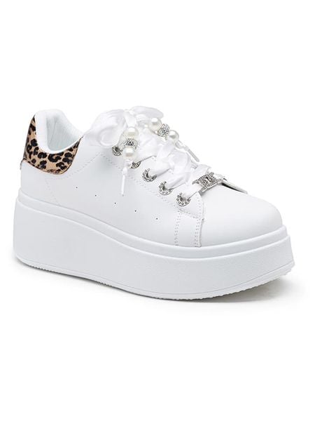 Foreverfolie Sneakersy w kolorze biało-brązowym rozmiar: 40. Białe trampki Foreverfolie, z aplikacjami, bez zapięcia. Za 121,80 zł.