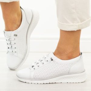 Białe skórzane półbuty damskie Filippo Dp7589/26. Białe półbuty Filippo, na jesień, bez wzorów, z jeansu, z okrągłym noskiem, bez obcasa, na koturnie, bez zapięcia. Za 219,00 zł.