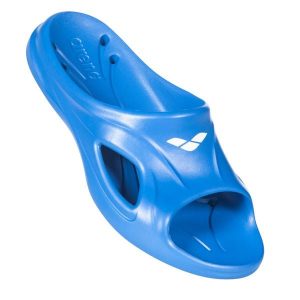 Klapki Arena Hydrosoft II Junior Hook. Niebieskie klapki Arena, bez wzorów, z materiału, bez obcasa. Za 58,99 zł.