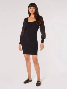Apricot Sukienka w kolorze czarnym rozmiar: L. Czarne sukienki Apricot, l, bez wzorów, bez kołnierzyka, bez ramiączek, mini. Za 114,44 zł.