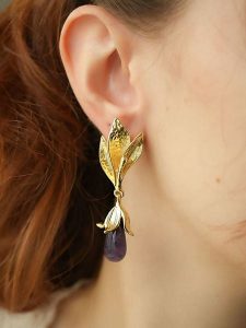 L'Atelier de Gaia Pozłacane kolczyki-wkrętki z ametystami rozmiar: onesize. Różowe kolczyki L'Atelier de Gaia, z ametystem, pozłacane. Za 56,99 zł.