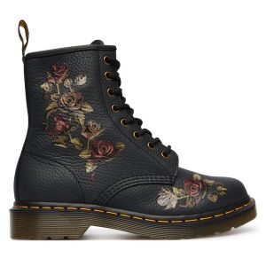 Trapery Dr. Martens. Czarne buty zimowe Dr. Martens, bez obcasa, bez zapięcia. Za 989,99 zł.