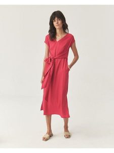 TATUUM Sukienka w kolorze różowym rozmiar: 40. Różowe sukienki Tatuum, bez wzorów, bez kołnierzyka, bez ramiączek, midi. Za 172,08 zł.