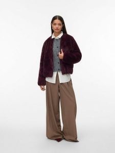 Vero Moda Kurtka przejściowa w kolorze bordowym rozmiar: S. Czerwone kurtki Vero Moda, s, bez wzorów, bez kaptura. Za 158,10 zł.