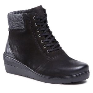 Trzewiki Go Soft. Czarne botki Go Soft, bez wzorów, bez obcasa, na koturnie, bez zapięcia. Za 249,99 zł.