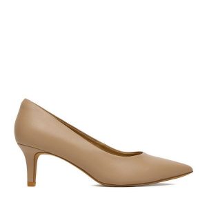 Czółenka Lasocki. Brązowe czółenka Lasocki, bez wzorów, bez obcasa, bez zapięcia. Za 229,99 zł.