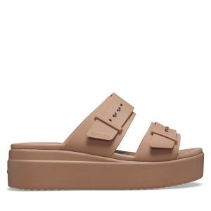 Klapki Crocs. Brązowe klapki Crocs, bez wzorów, bez obcasa. Za 199,99 zł.